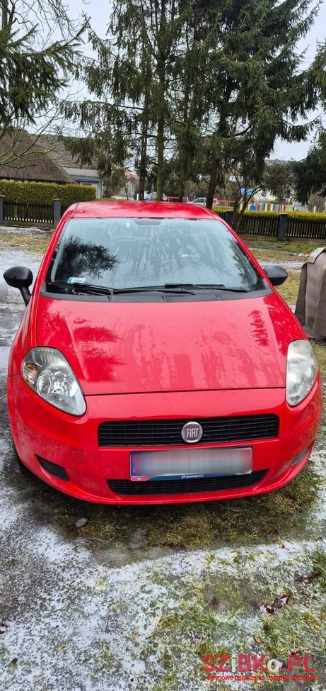 2011' Fiat Punto photo #2