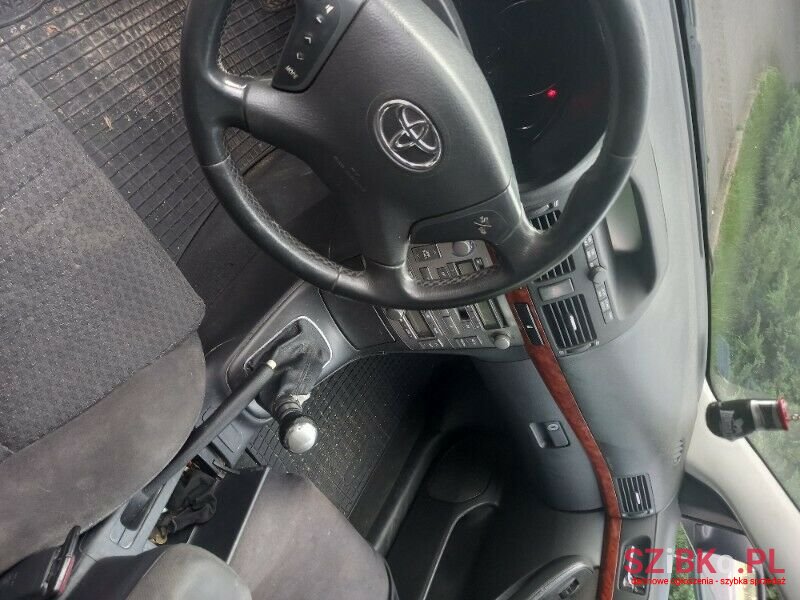 2005' Toyota Avensis photo #2