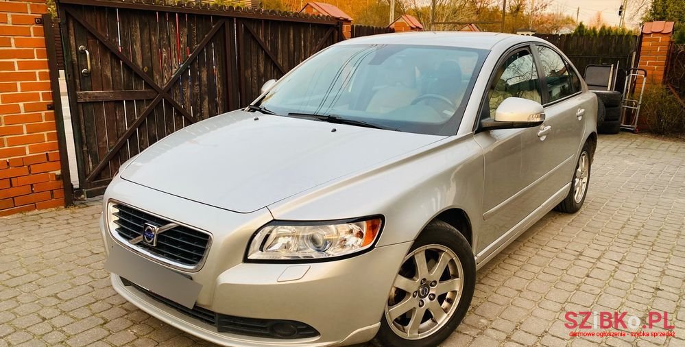 2010' Volvo S40 photo #2