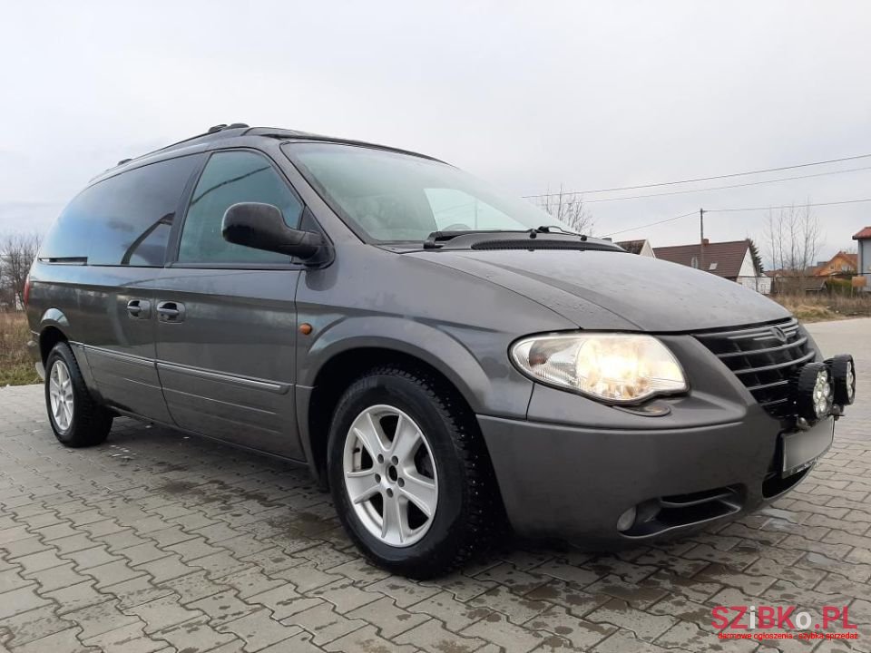 2004' Chrysler Grand Voyager photo #1