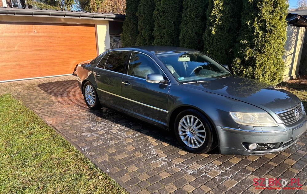 2006' Volkswagen Phaeton photo #2