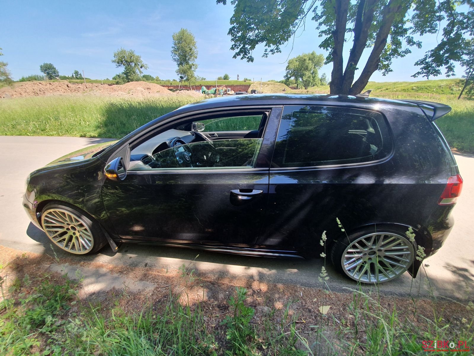 2010' Volkswagen Golf GTI photo #4