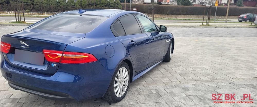2016' Jaguar XE 2.0 D R-Sport photo #4