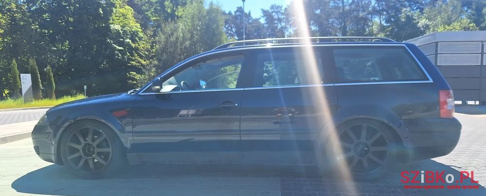 2004' Volkswagen Passat photo #2