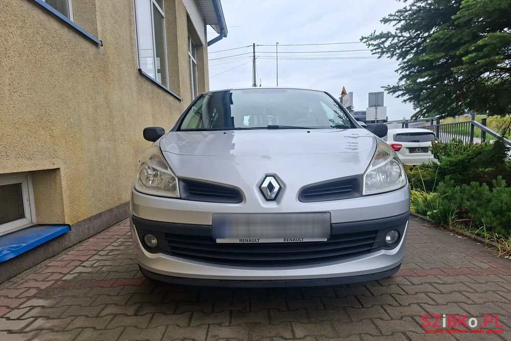 2008' Renault Clio photo #5