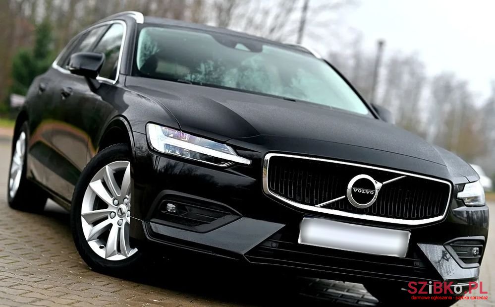 2021' Volvo V60 D3 Momentum Pro photo #1