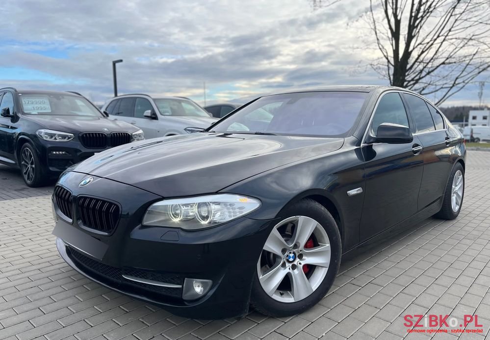 2011' BMW 5 Series photo #1