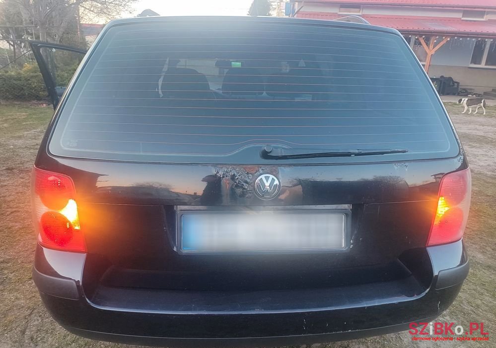 2004' Volkswagen Passat 1.9 Tdi Basis photo #5