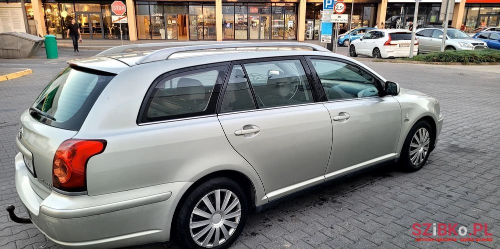 2004' Toyota Avensis photo #5
