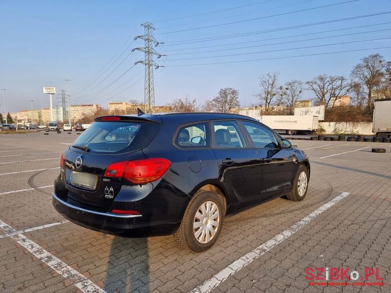 2013' Opel Astra photo #6