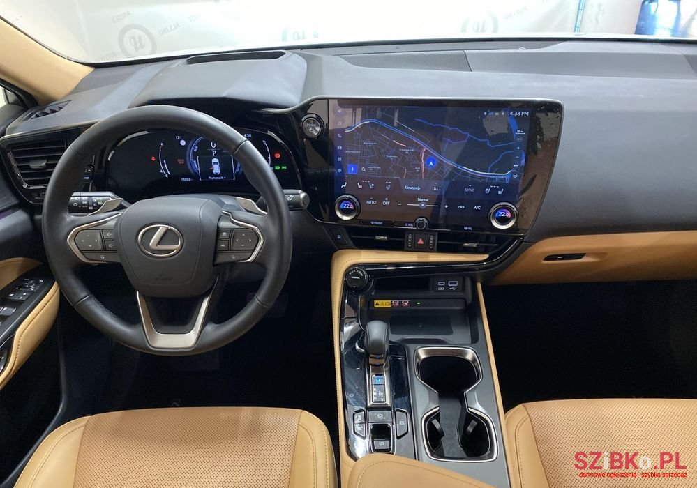 2023' Lexus NX photo #3