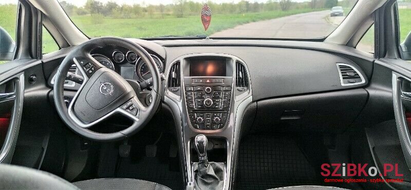 2013' Opel Astra photo #5