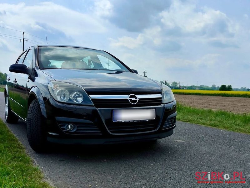 2006' Opel Astra photo #1