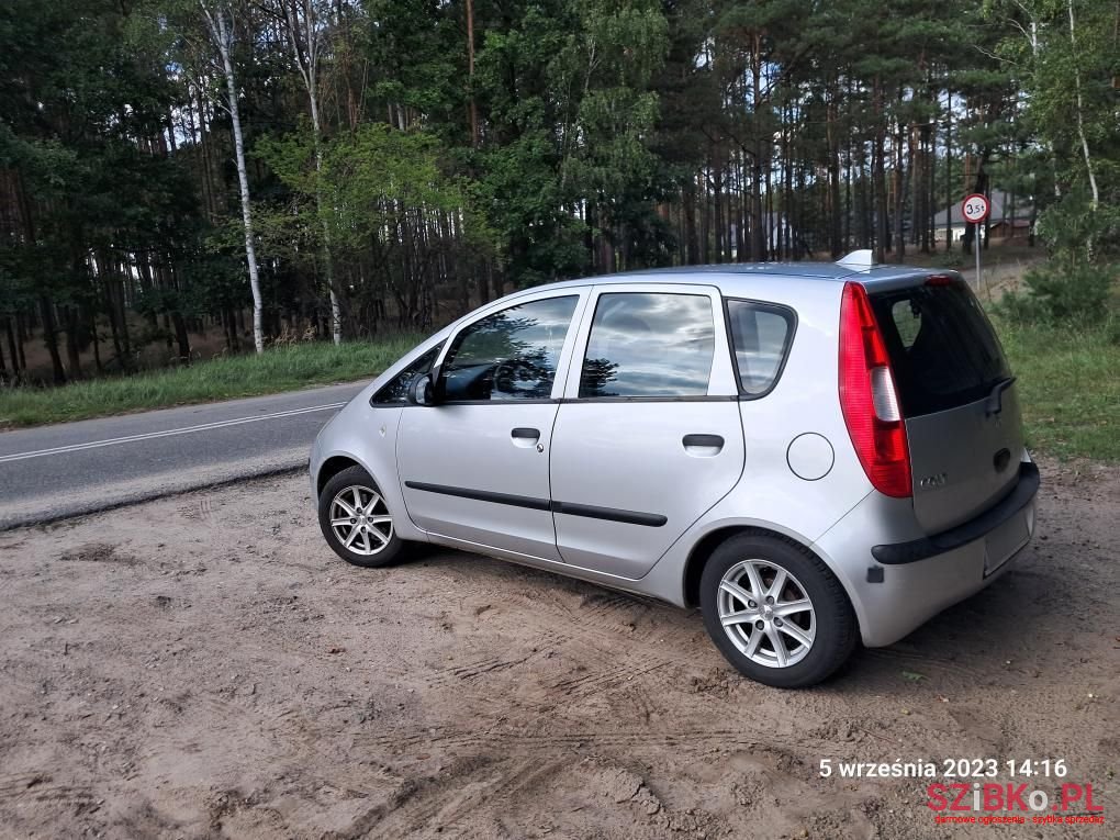 2005' Mitsubishi Colt photo #2