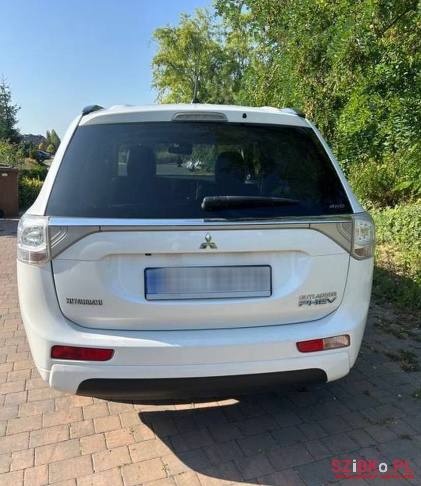 2015' Mitsubishi Outlander photo #3