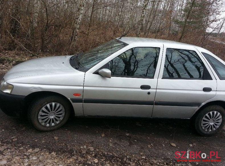 1999' Ford Escort photo #2