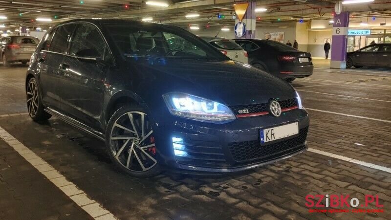 2017' Volkswagen Golf photo #4