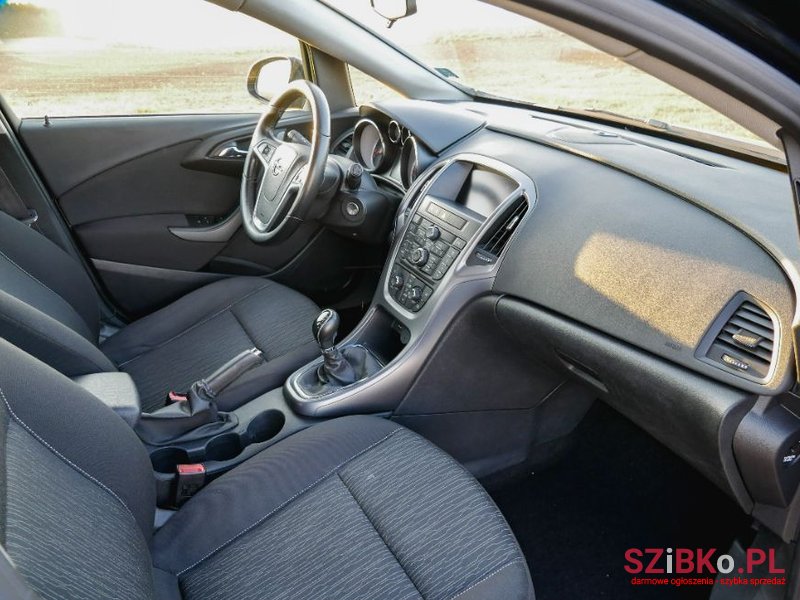 2015' Opel Astra photo #6