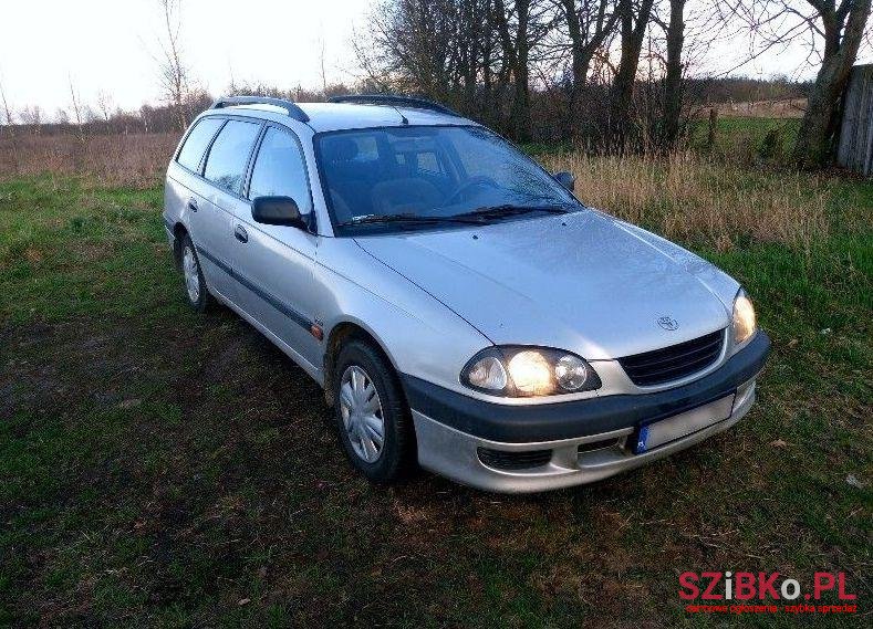 2000' Toyota Avensis photo #1