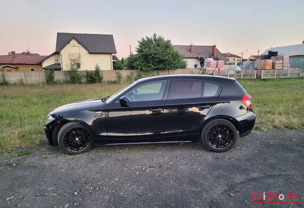 2005' BMW 1 Series 118D photo #2