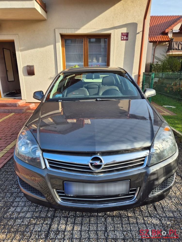 2010' Opel Astra photo #4