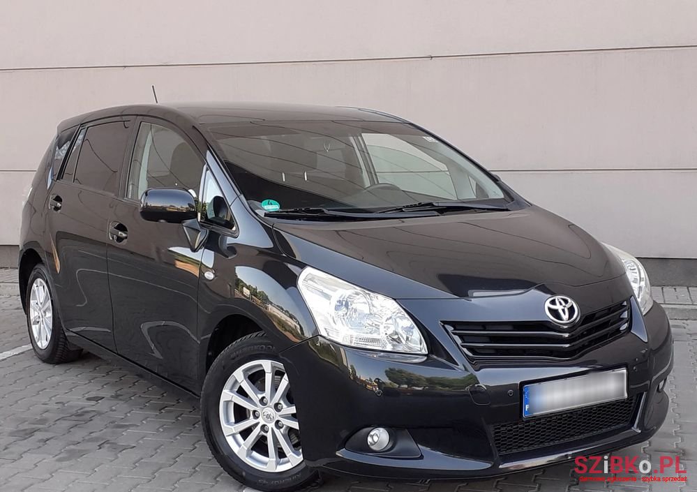 2011' Toyota Verso photo #3