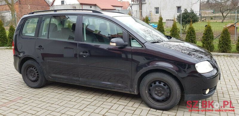 2005' Volkswagen Touran photo #3