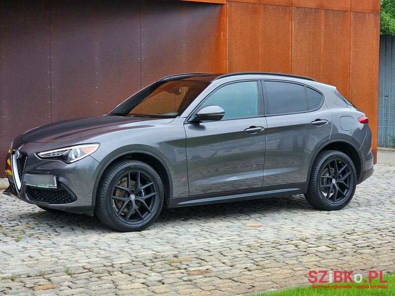 2018' Alfa Romeo Stelvio photo #1