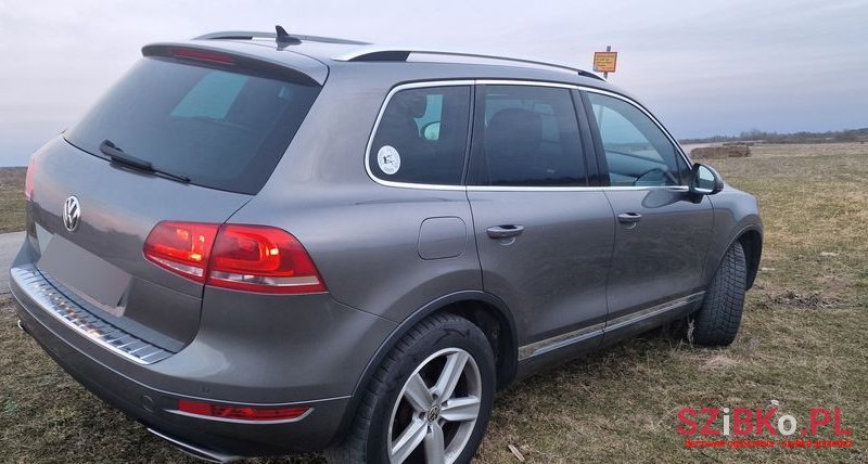2010' Volkswagen Touareg photo #6