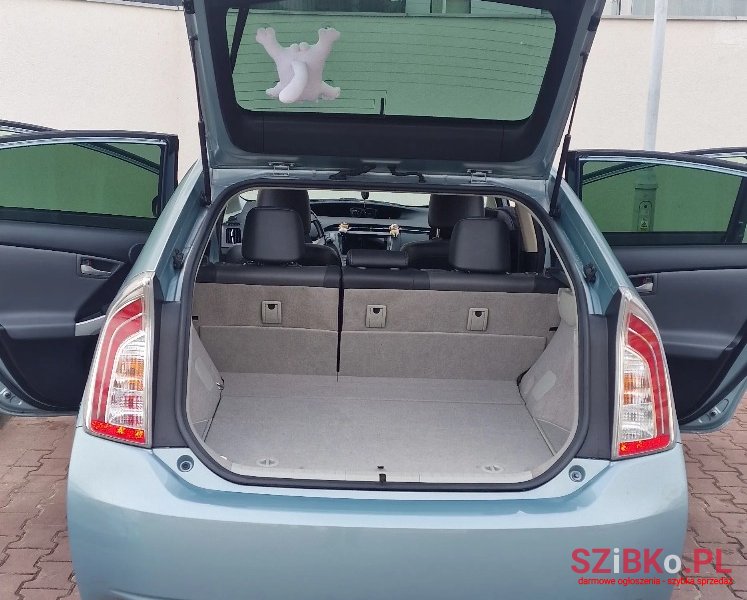 2012' Toyota Prius photo #2