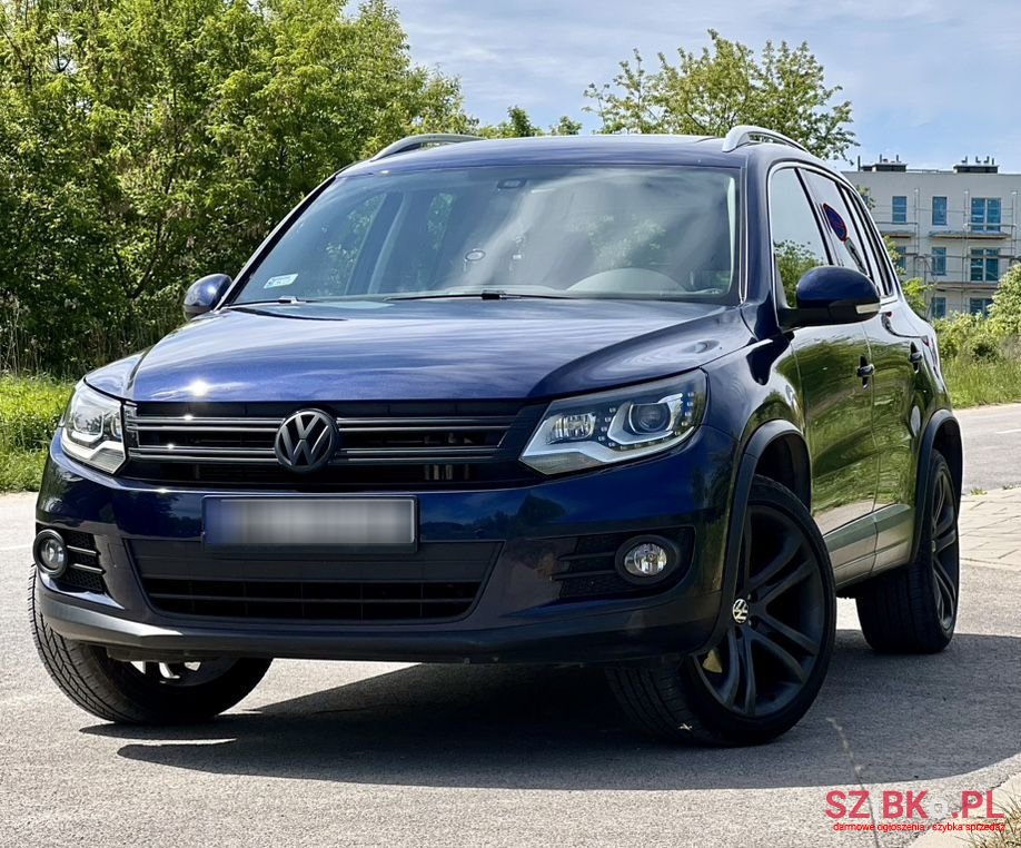 2011' Volkswagen Tiguan photo #1