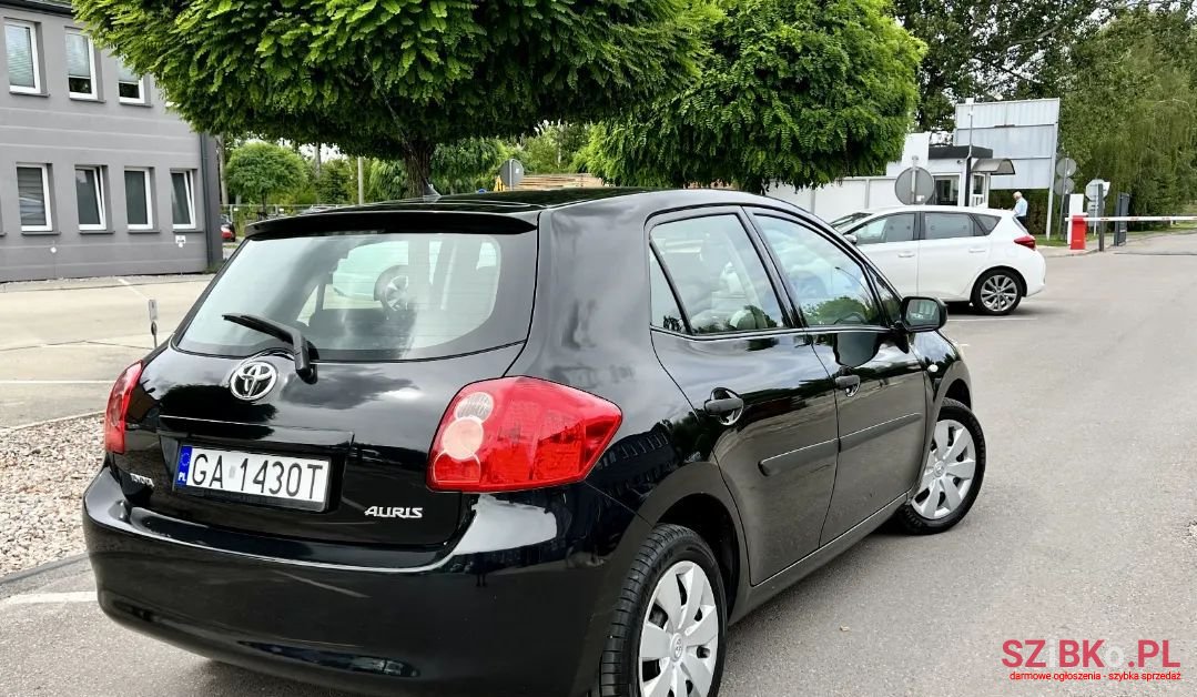2007' Toyota Auris photo #4