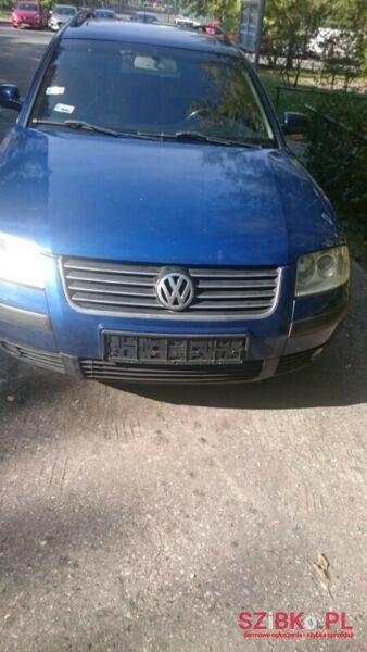 2001' Volkswagen Passat photo #1