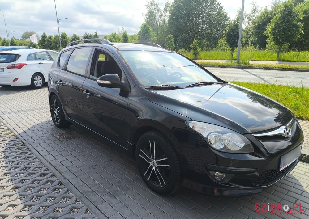 2011' Hyundai i30 photo #1