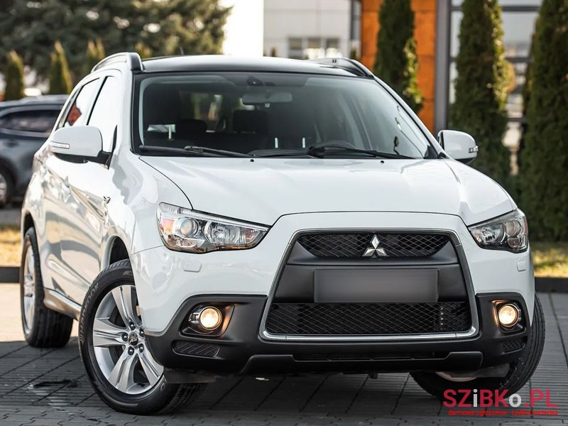 2011' Mitsubishi ASX photo #2