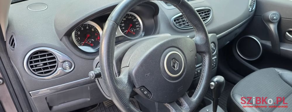 2010' Renault Clio photo #6