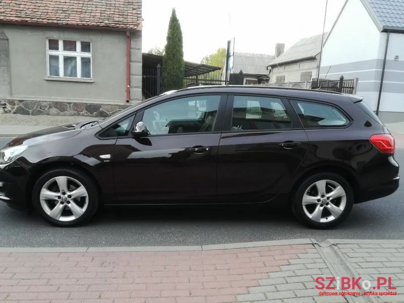 2014' Opel Astra photo #4