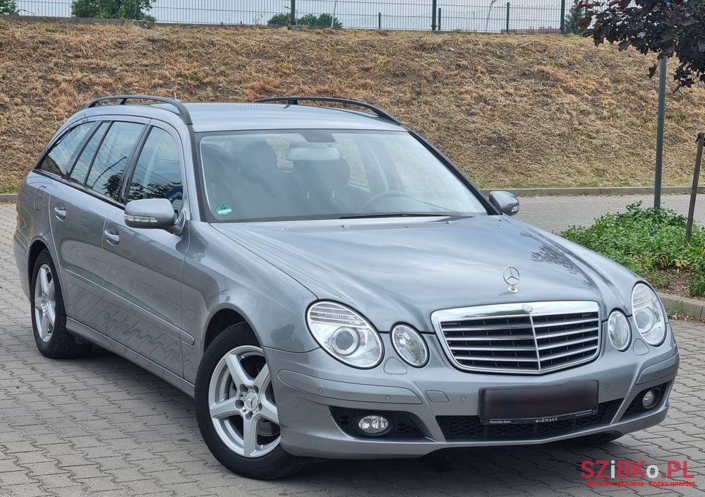 2008' Mercedes-Benz E-Class 220 T Cdi photo #1
