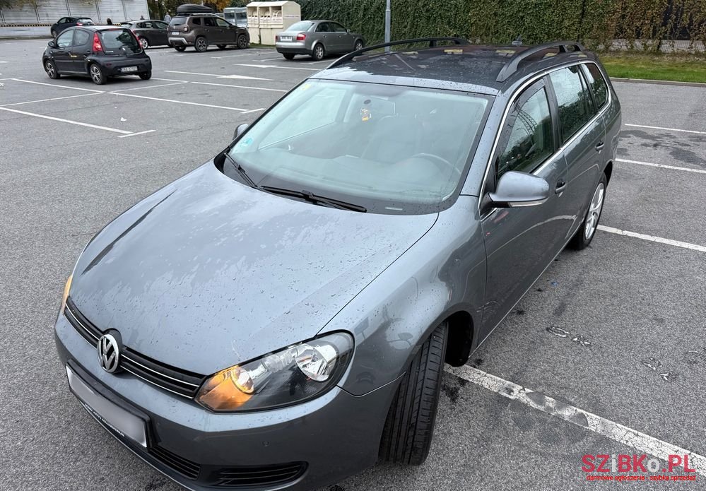 2010' Volkswagen Golf photo #2