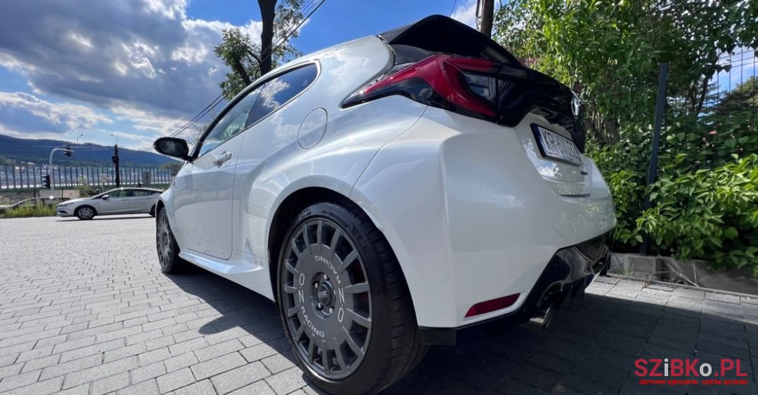 2021' Toyota Yaris photo #2