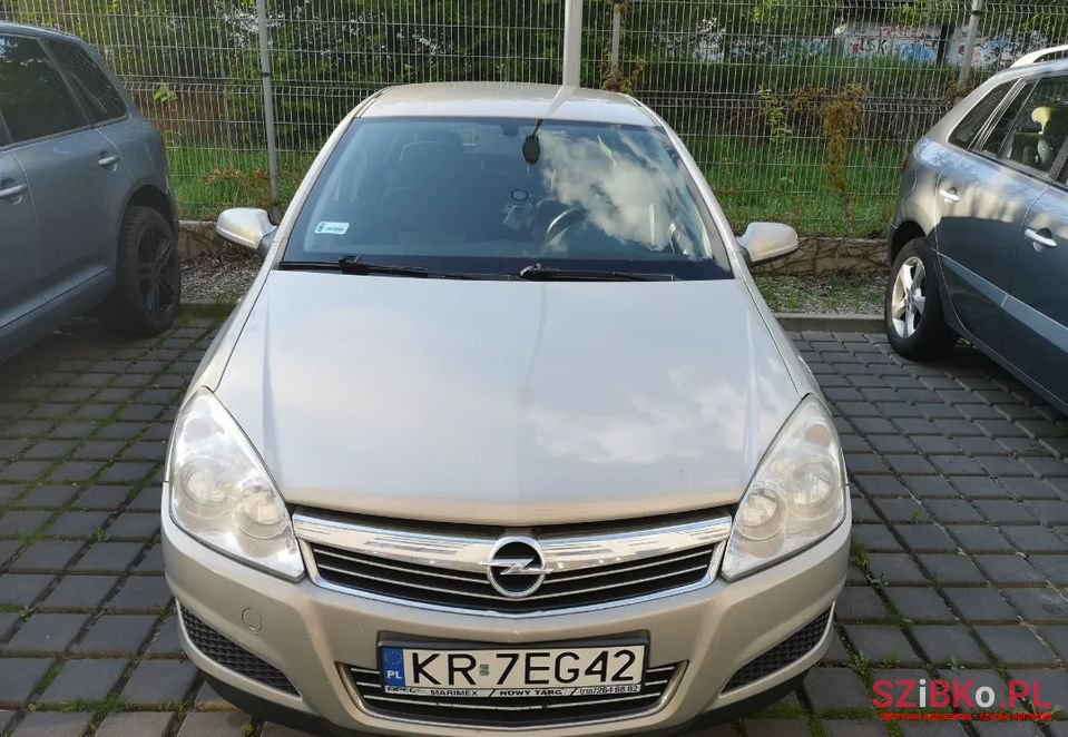 2008' Opel Astra photo #2