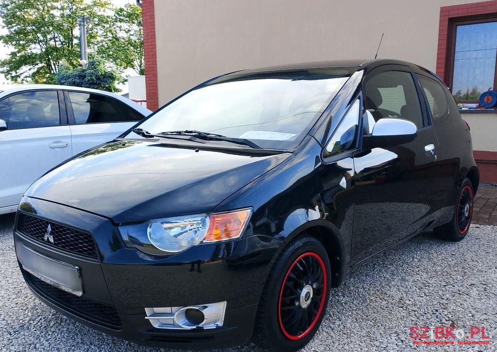 2009' Mitsubishi Colt photo #1