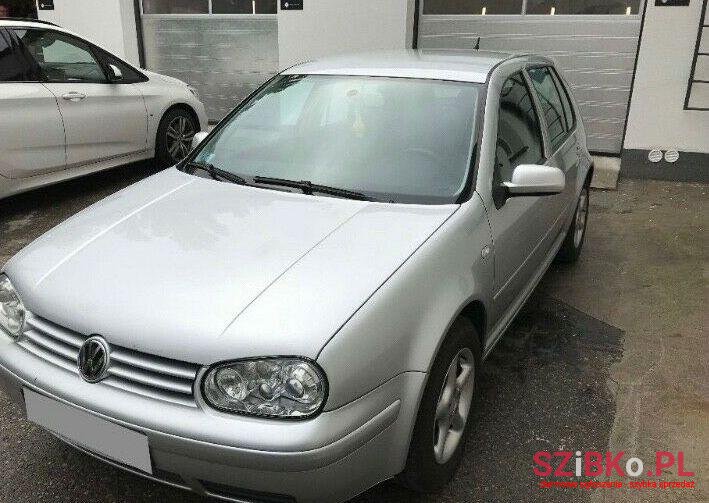 2002' Volkswagen Golf photo #1