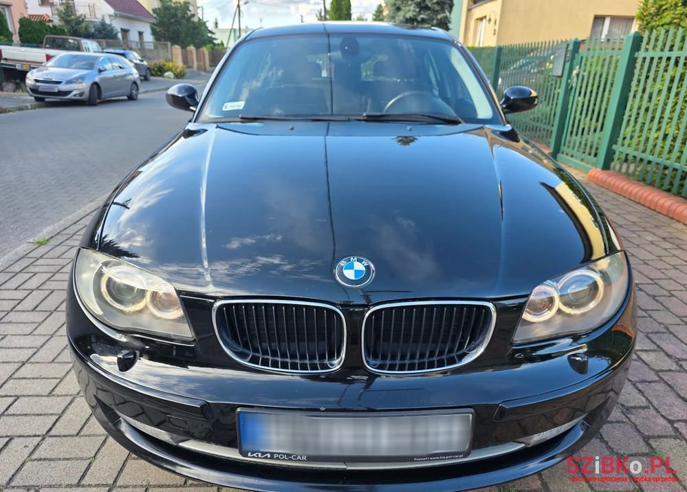 2007' BMW 1 Series 118D photo #2