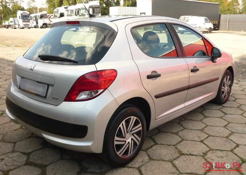 2010' Peugeot 207 1.4 Presence photo #3