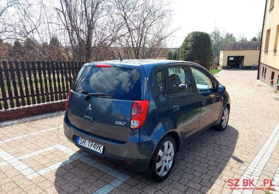 2009' Mitsubishi Colt photo #3