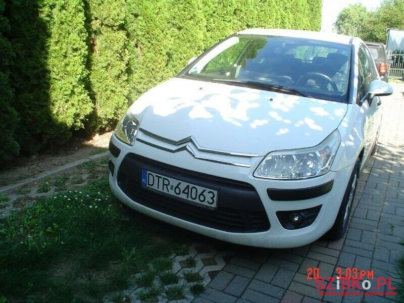 2008' Citroen C4 photo #1