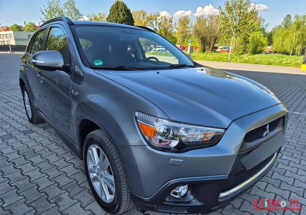 2011' Mitsubishi ASX photo #2