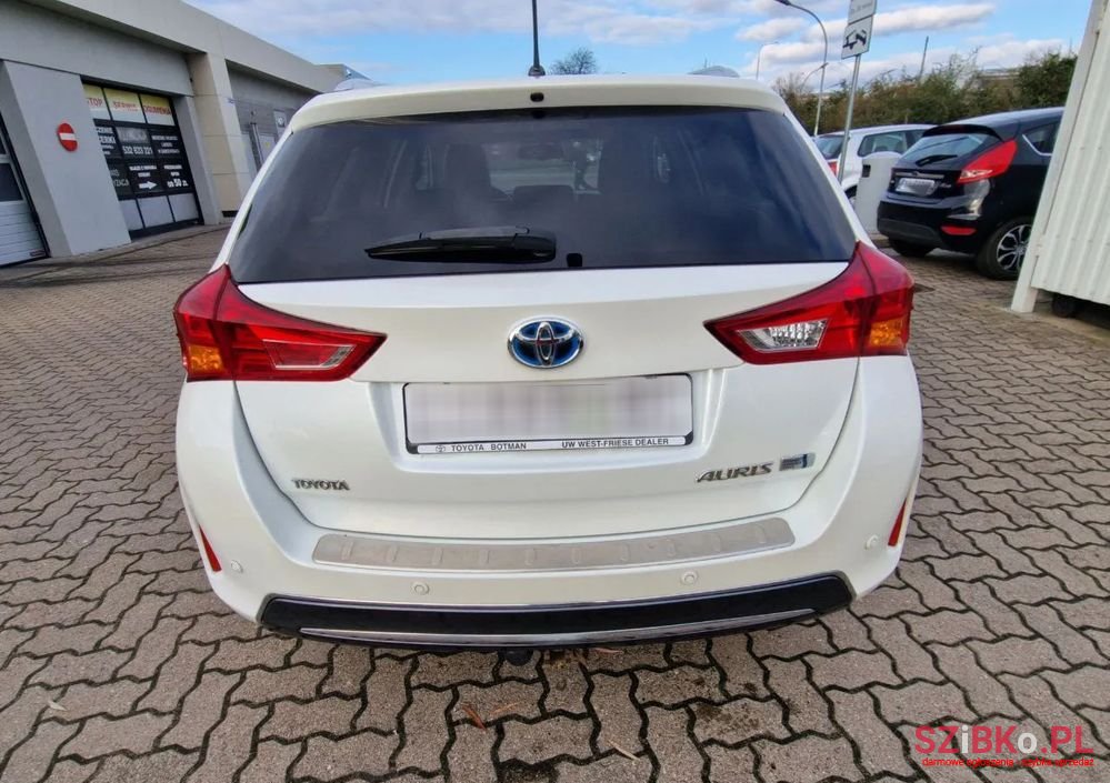 2013' Toyota Auris photo #5