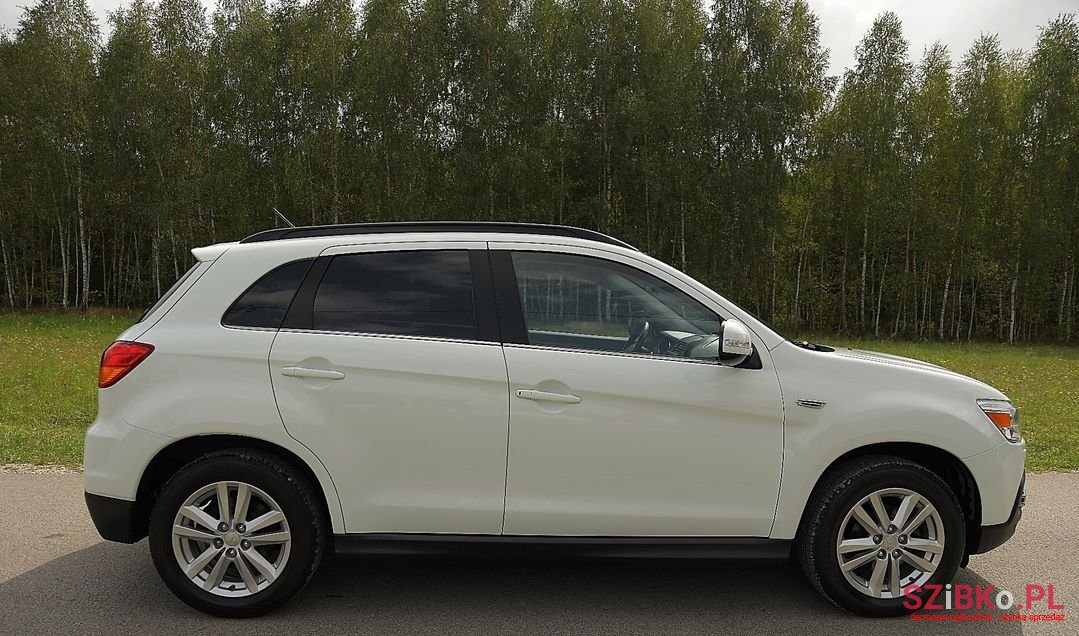 2011' Mitsubishi ASX photo #5